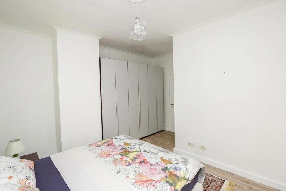 Tirane, jepet me qera apartament 3+1+Aneks+Ballkon , 157 m² (16 kateshi ngjitur me prokurorine e pergjithshme, rruga Konstandin Kristoforidhi)