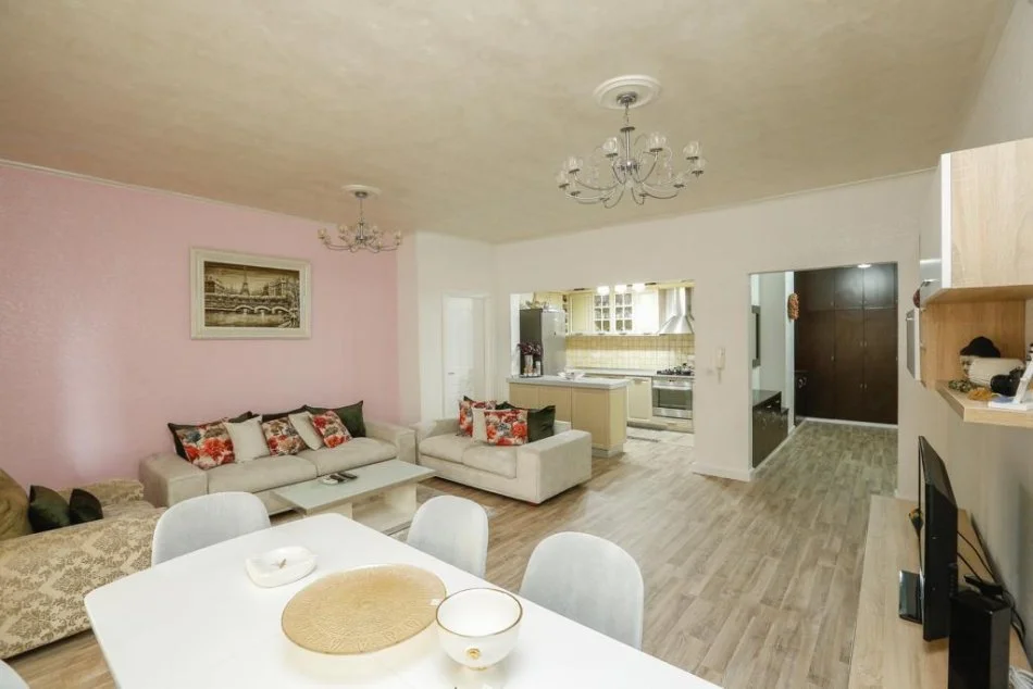 Tirane, jepet me qera apartament 3+1+Aneks+Ballkon , 157 m² (16 kateshi ngjitur me prokurorine e pergjithshme, rruga Konstandin Kristoforidhi)