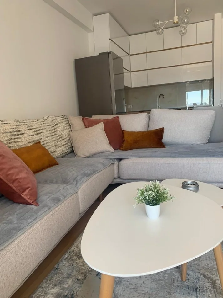 Tirane, jepet me qera apartament 2+1+Ballkon Kati 9, 99 m² 600 € (Concord Center)