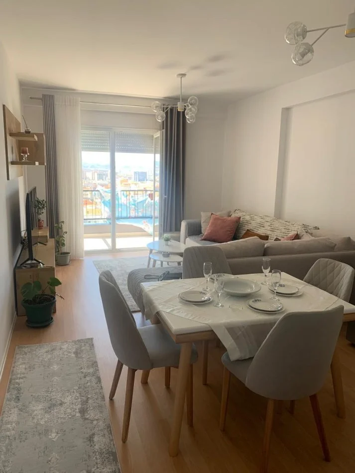 Tirane, jepet me qera apartament 2+1+Ballkon Kati 9, 99 m² 600 € (Concord Center)