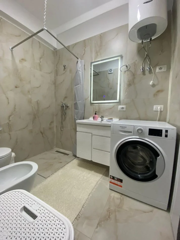Tirane, jepet me qera apartament 2+1+Ballkon Kati 9, 99 m² 600 € (Concord Center)