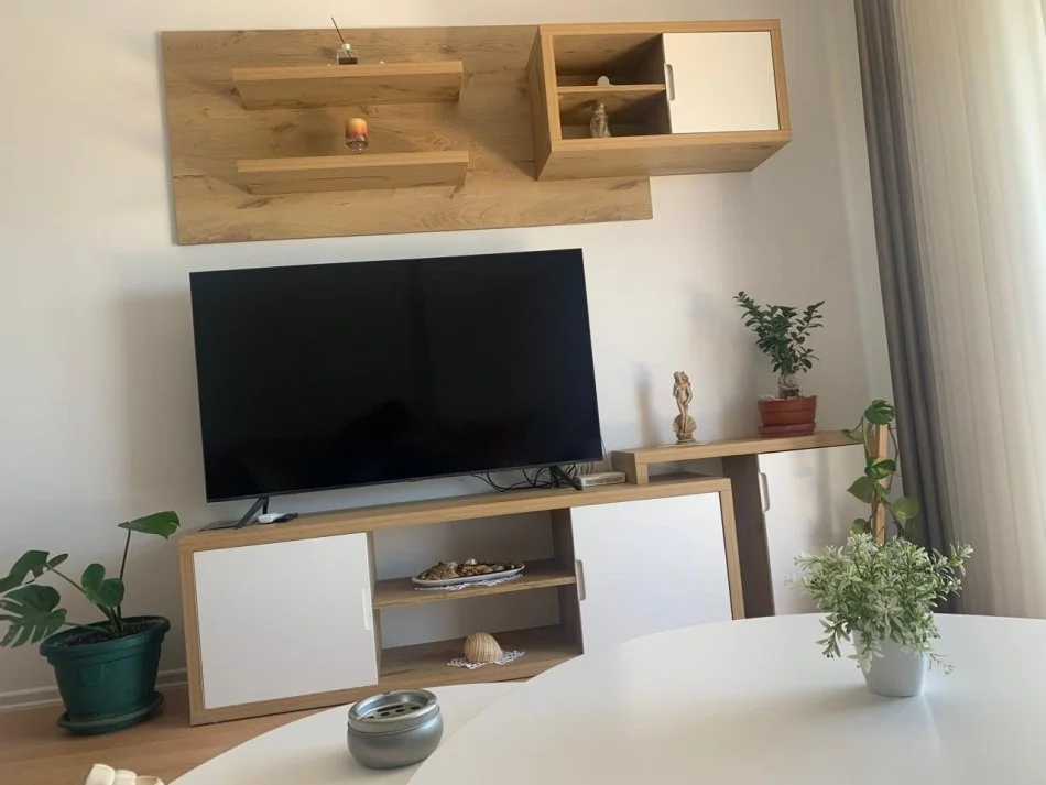 Tirane, jepet me qera apartament 2+1+Ballkon Kati 9, 99 m² 600 € (5 maj pallatet Edil Alb)