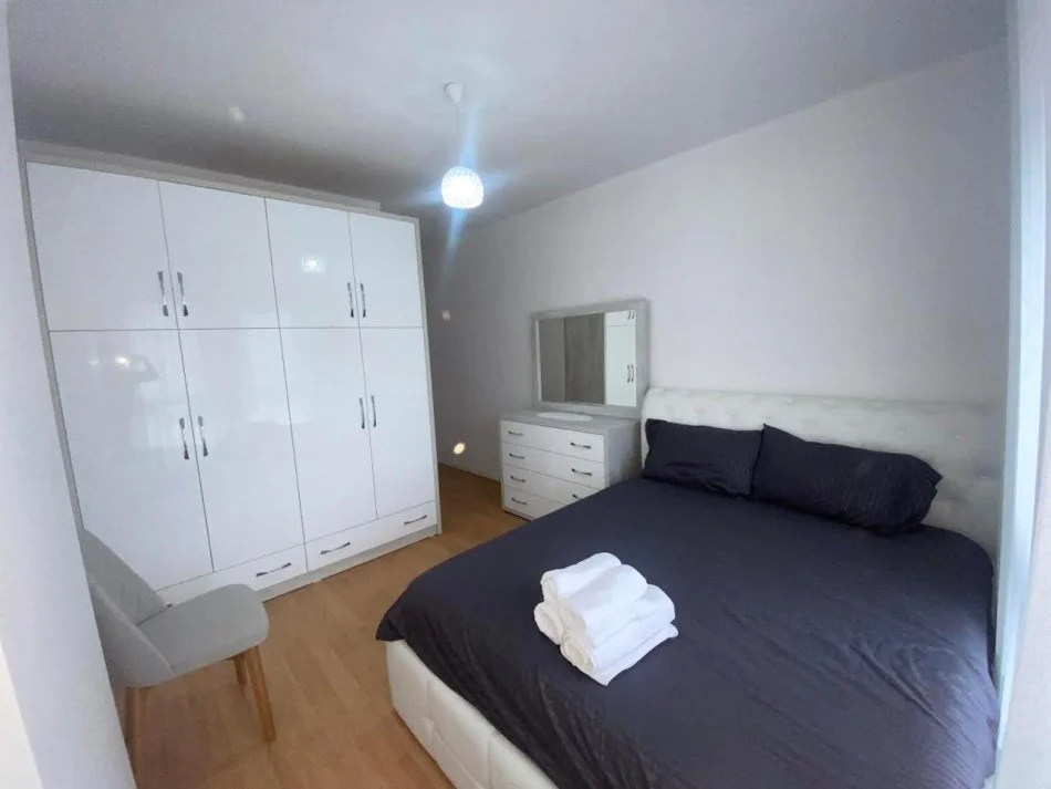 Tirane, jepet me qera apartament 2+1+Ballkon Kati 9, 99 m² 600 € (Concord Center)