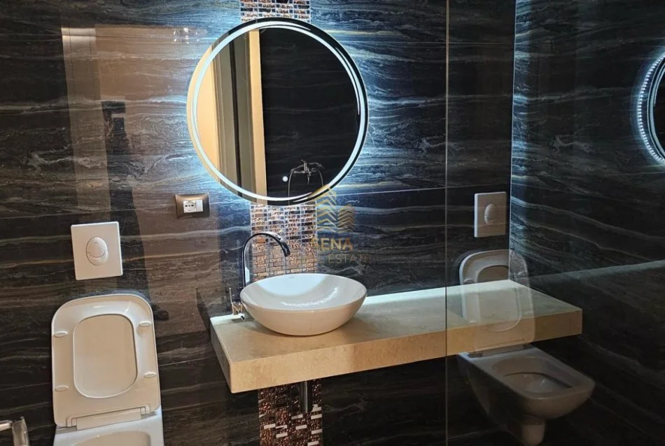 Tirane, jepet me qera apartament 2+1+Ballkon Kati 8, 125 m² 850 € (Kompleksi Milo, Fabrika e Miellit)