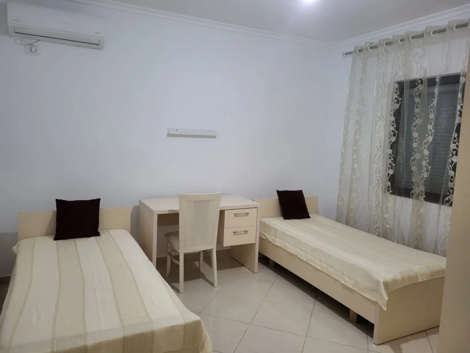 Tirane, jepet me qera apartament 3+1 Kati 2, 228 m² 600 € (rruga e elbasanit)