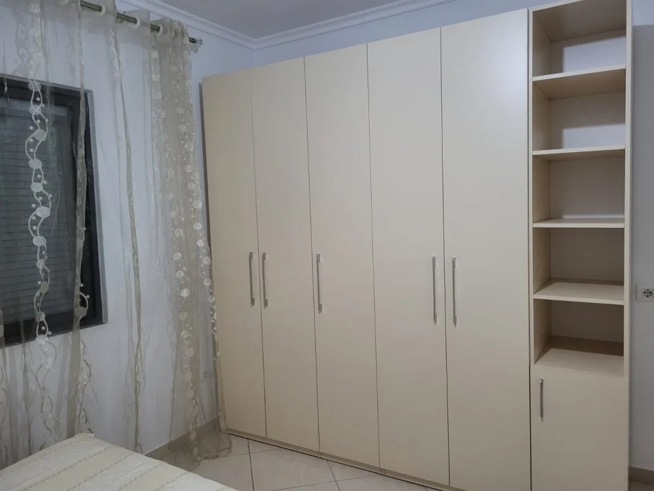 Tirane, jepet me qera apartament 3+1 Kati 2, 228 m² 600 € (rruga e elbasanit)