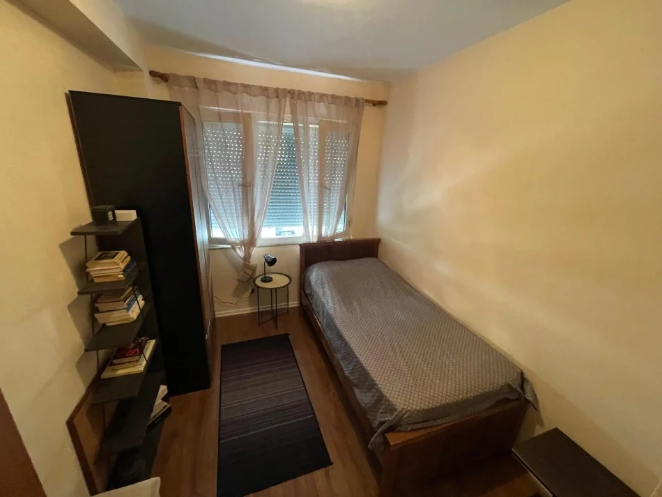 Tirane, jepet me qera apartament 3+1+Ballkon Kati 2, 130 m² 1.100 €