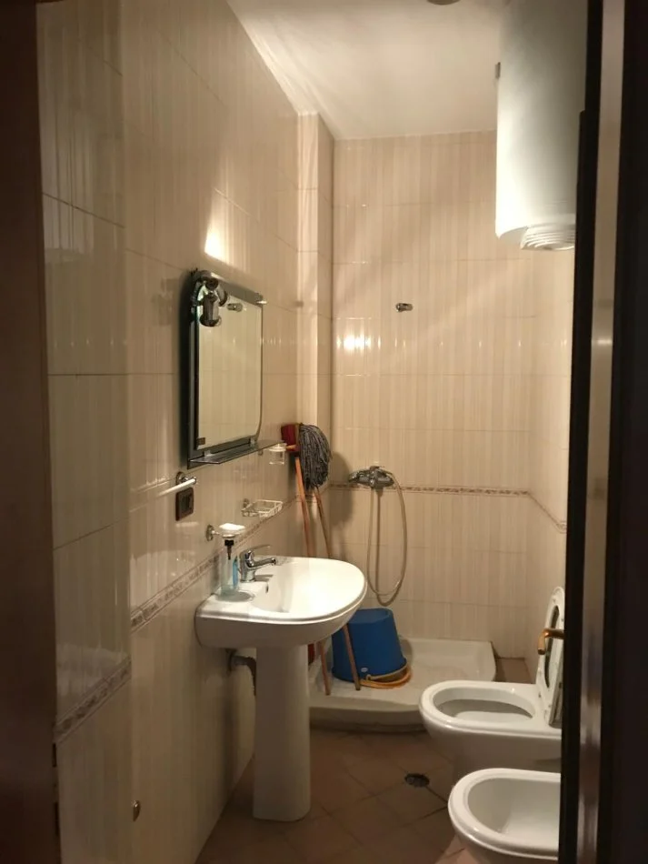 Tirane, jepet me qera apartament 2+1 Kati 3,