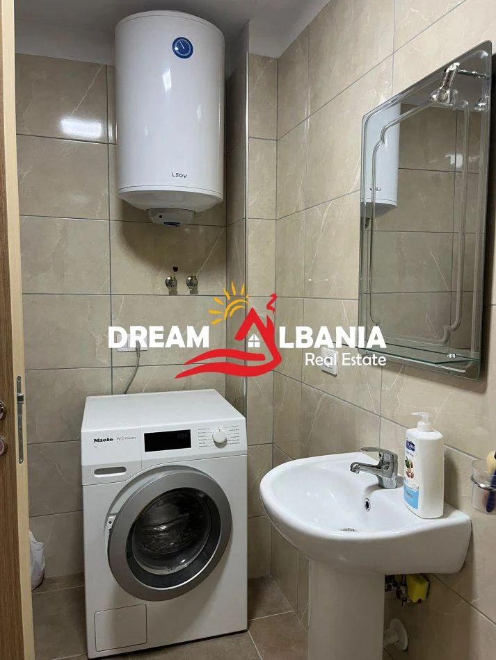 Tirane, jepet me qera apartament 3+1 Kati 3, 120 m² 700€ (5 Maji)