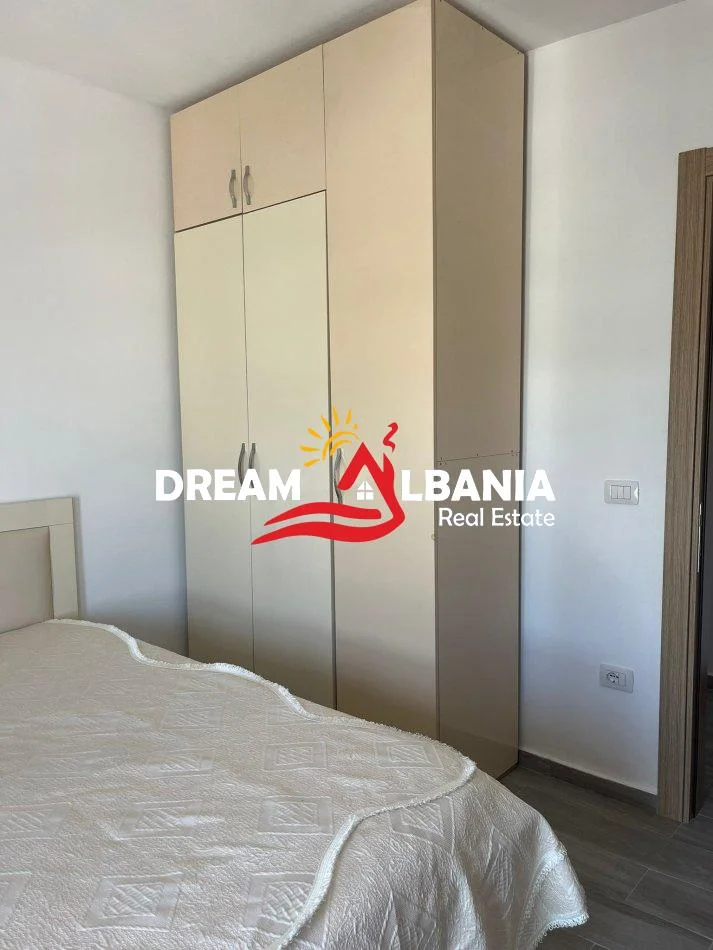 Tirane, jepet me qera apartament 3+1 Kati 3, 120 m² 700€ (5 Maji)