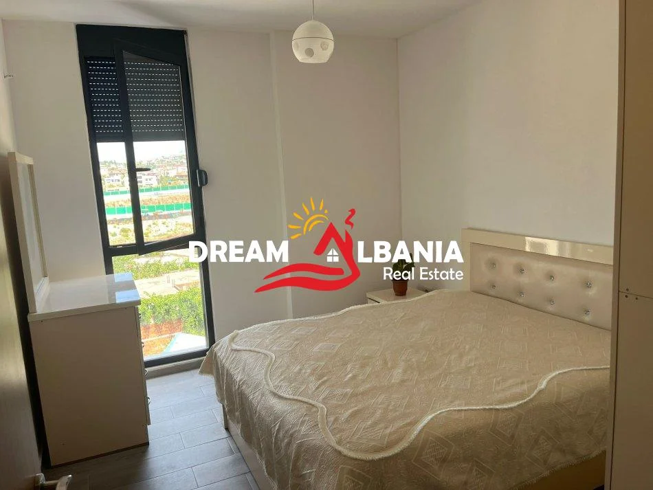 Tirane, jepet me qera apartament 3+1 Kati 3, 120 m² 700€ (5 Maji)
