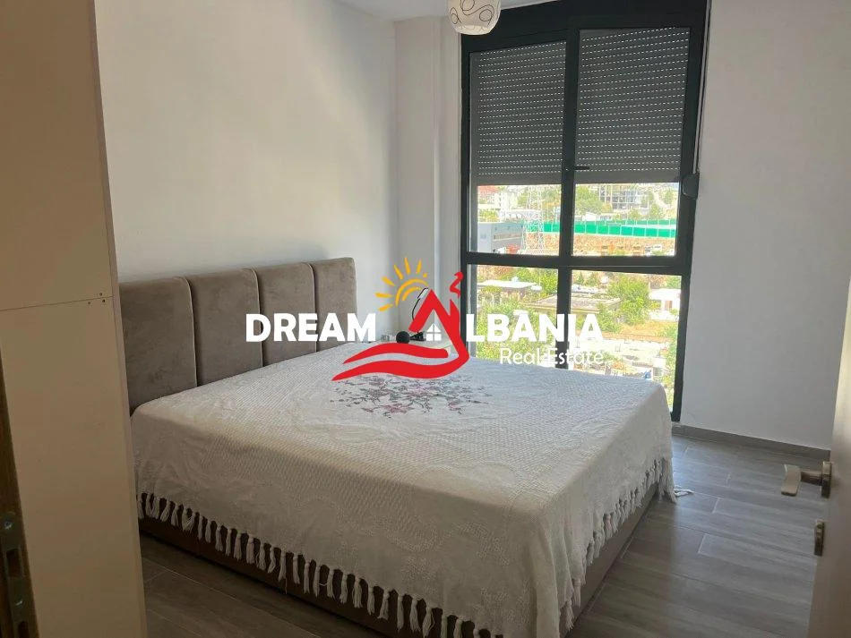 Tirane, jepet me qera apartament 3+1 Kati 3, 120 m² 700€ (5 Maji)
