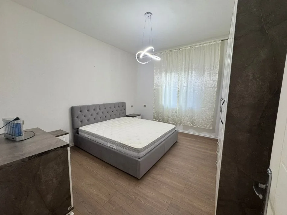 Tirane, jepet me qera apartament 1+1 Kati 1, 55 m² 460 € (rruga frang bardhi)