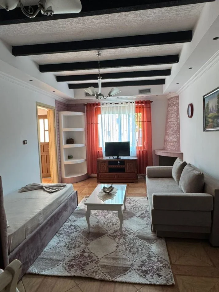 Tirane, jepet me qera apartament 1+1 Kati 1, 40 m² 310 € (rruga fush aviacionit)