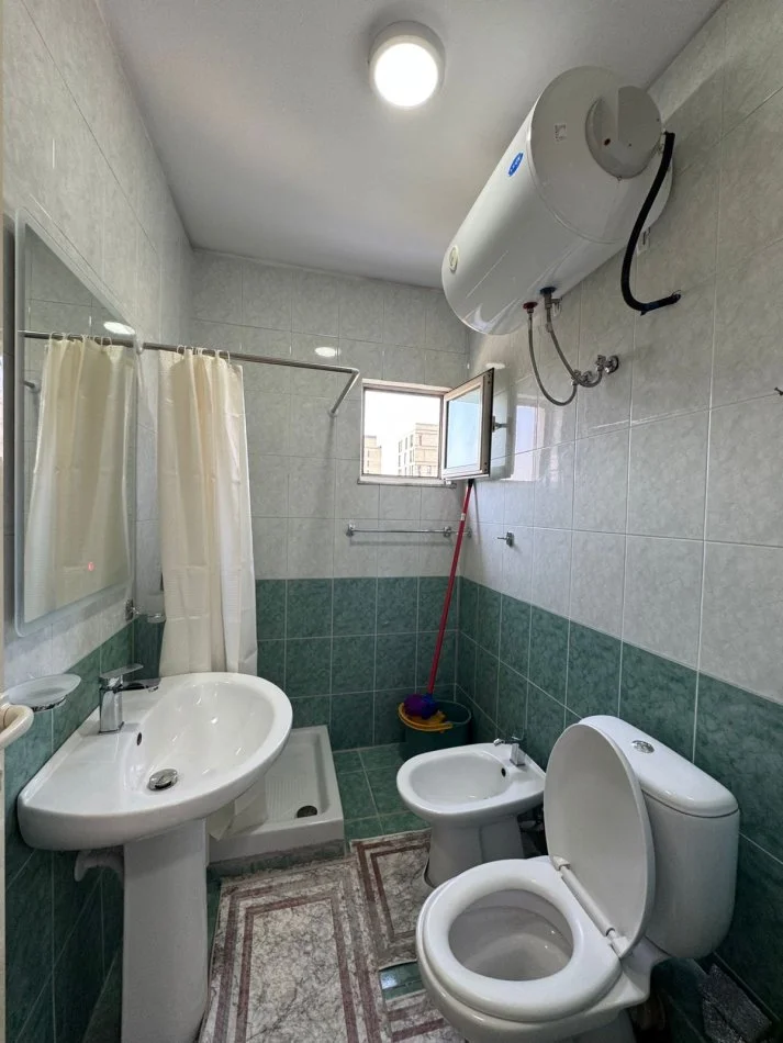 Tirane, jepet me qera apartament 2+1+Aneks+Ballkon Kati 4, 83 m² 650 € (ISH FUSHA E AVIACIONIT)