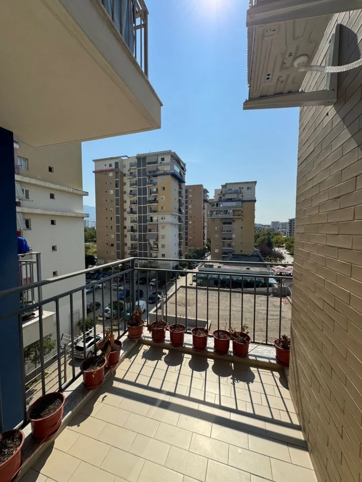 Tirane, jepet me qera apartament 2+1+Aneks+Ballkon Kati 4, 83 m² 650 € (ISH FUSHA E AVIACIONIT)