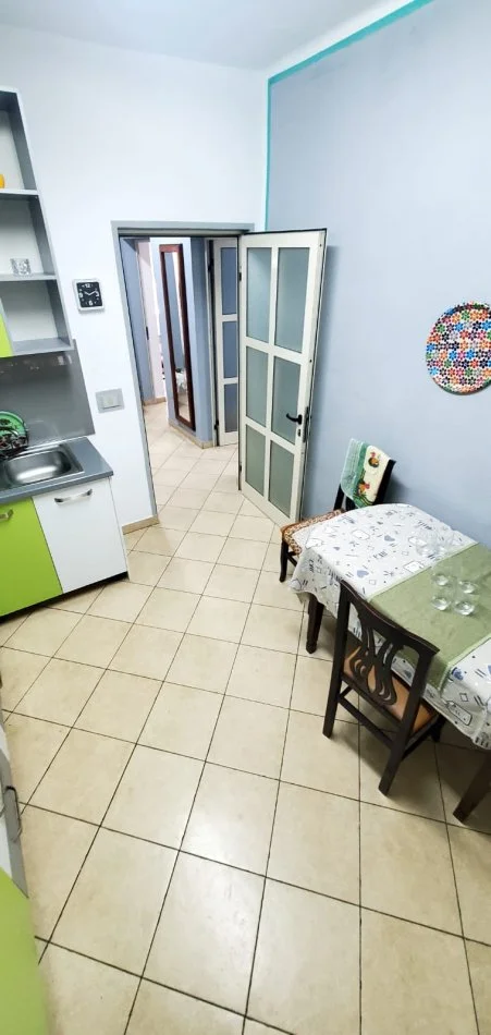 Tirane, jepet me qera apartament 2+1 Kati 2, 540 € 