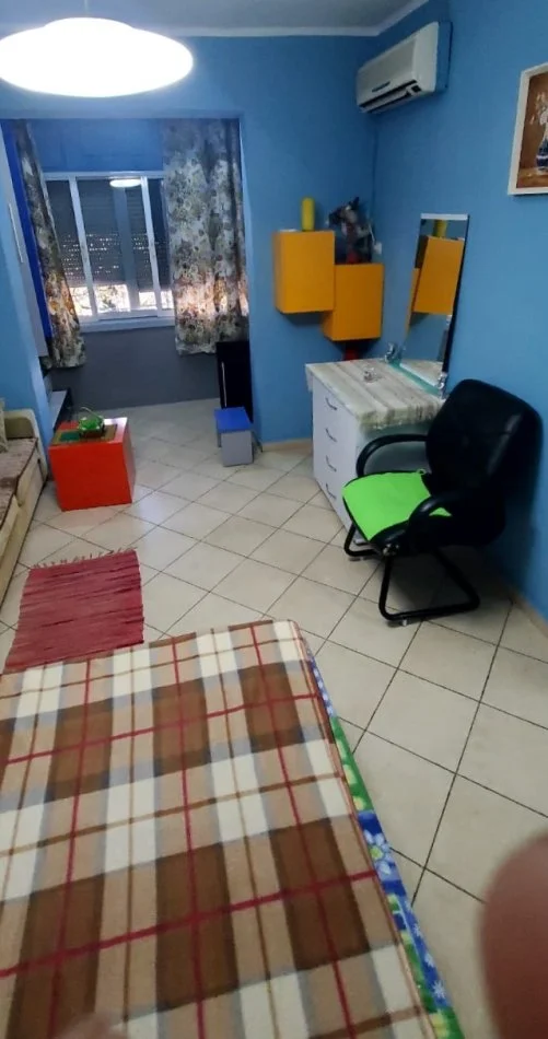 Tirane, jepet me qera apartament 2+1+Ballkon Kati 2, 80 m² 540 € (rruga bardhyl)