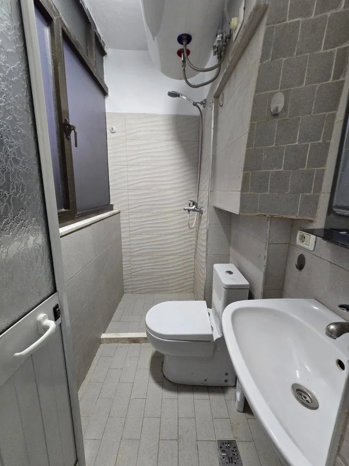 Tirane, jepet me qera apartament 1+1+Ballkon Kati 2, 50 m² 480 € (zogu zi)