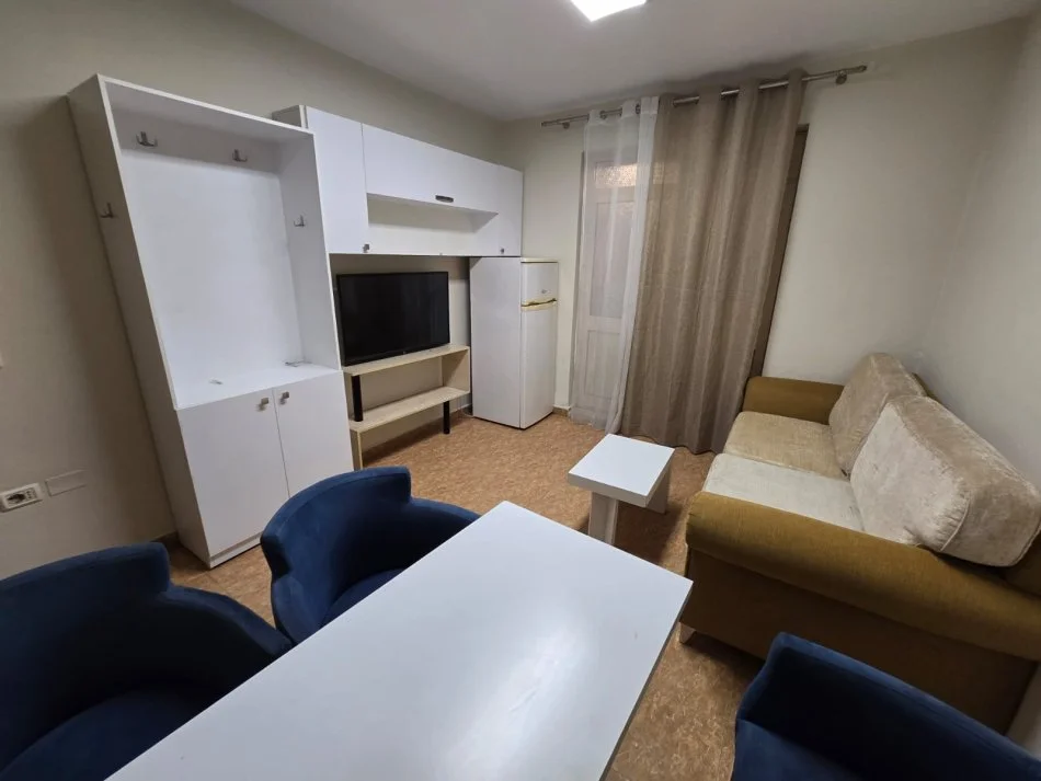 Tirane, jepet me qera apartament 1+1+Ballkon Kati 2, 50 m² 480 € (zogu zi)