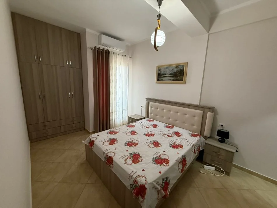 Tirane, jepet me qera apartament 2+1+Ballkon Kati 5, 100 m² 650 € (Blloku)