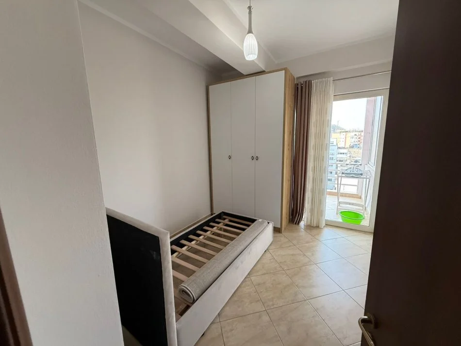 Tirane, jepet me qera apartament 2+1+Ballkon Kati 5, 100 m² 650 € (Blloku)