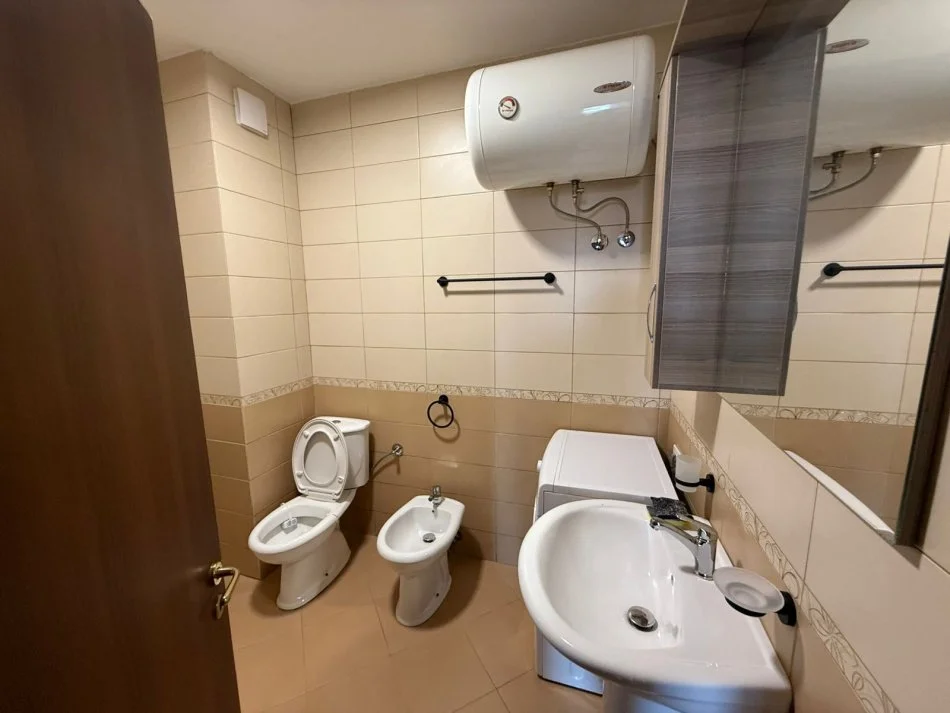 Tirane, jepet me qera apartament 2+1+Ballkon Kati 5, 100 m² 650 € (Blloku)