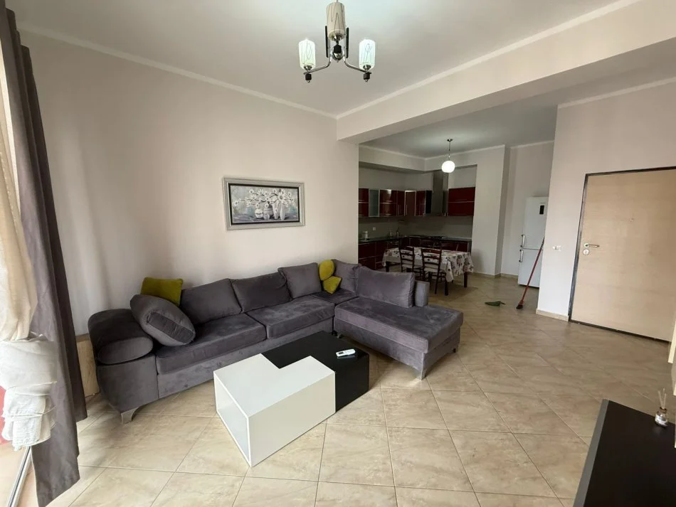 Tirane, jepet me qera apartament 2+1+Ballkon Kati 5, 100 m² 650 € (Blloku)