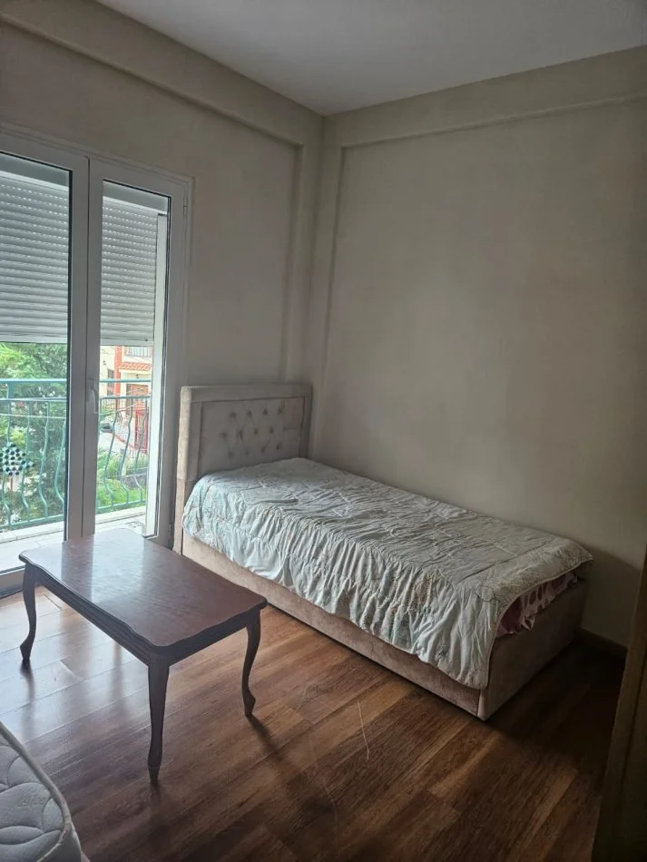 Tirane, jepet me qera apartament 3+1+Ballkon Kati 3, 160 m² 560 € (Qyteti Studenti)
