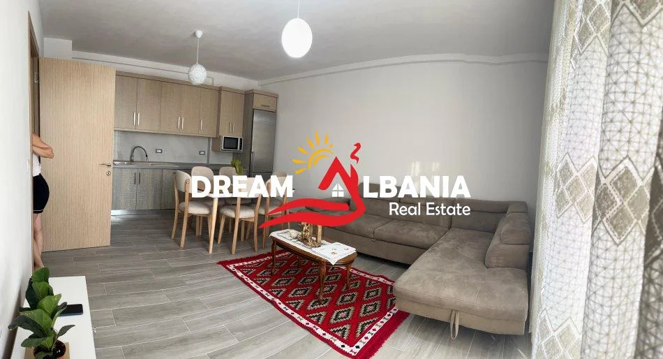 Tirane, jepet me qera apartament 3+1 Kati 3, 120 m² 700€ (5 Maji)