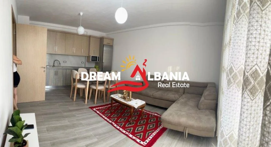Tirane, jepet me qera apartament 3+1 Kati 3, 120 m² 700€ (5 Maji)
