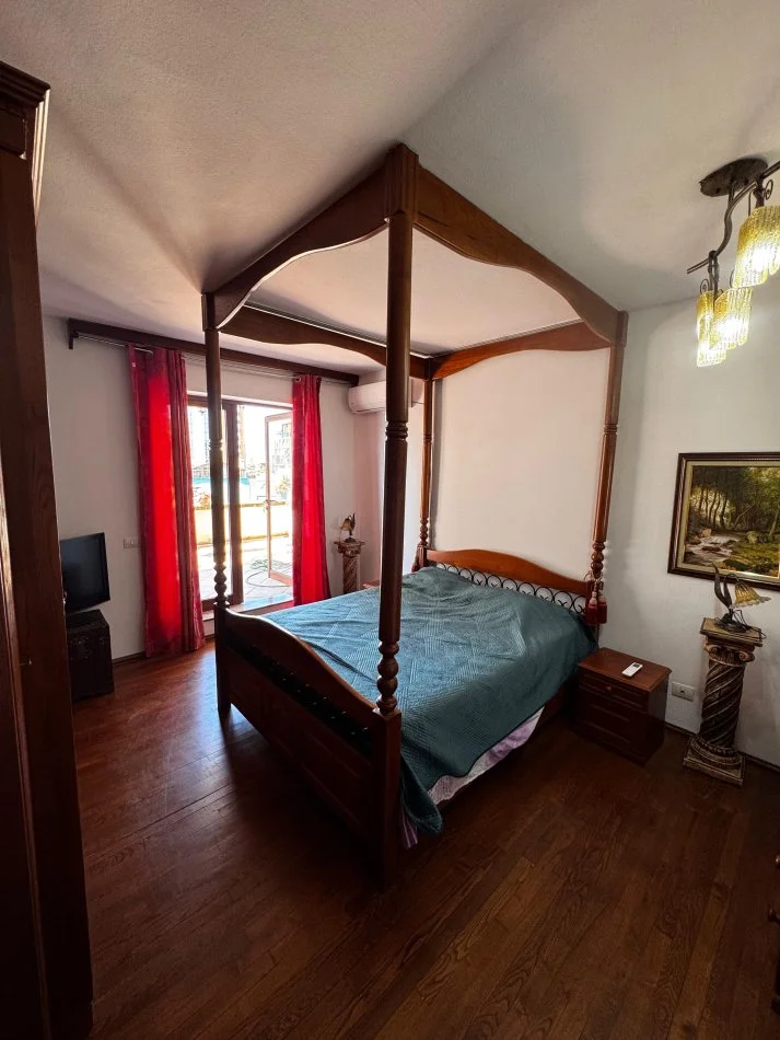 Tirane, jepet me qera apartament 2+1+Ballkon Kati 5, 160 m² 650 € (bulevardi zhan d'ark)