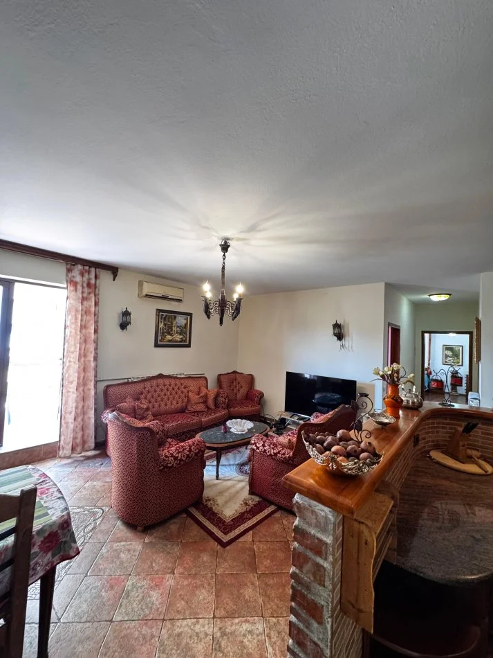 Tirane, jepet me qera apartament 2+1+Ballkon Kati 5, 160 m² 650 € (bulevardi zhan d'ark)