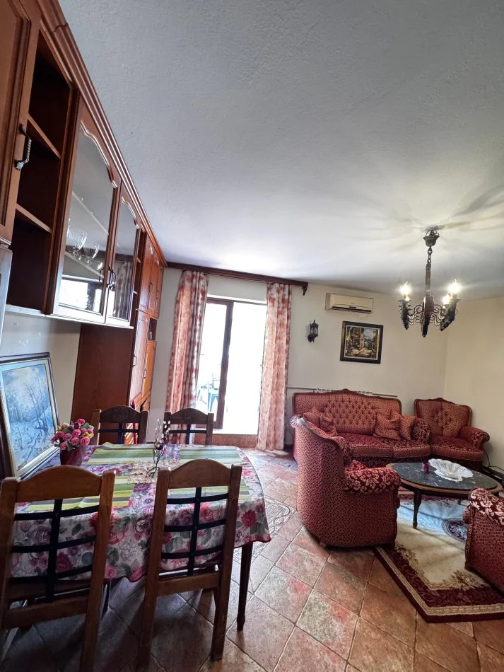 Tirane, jepet me qera apartament 2+1+Ballkon Kati 5, 160 m² 650 € (bulevardi zhan d'ark)