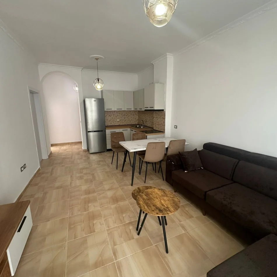 Tirane, jap me qera apartament 3+1+Ballkon Kati 3, 165 m² 710 € (afer Pastiqeri tito)
