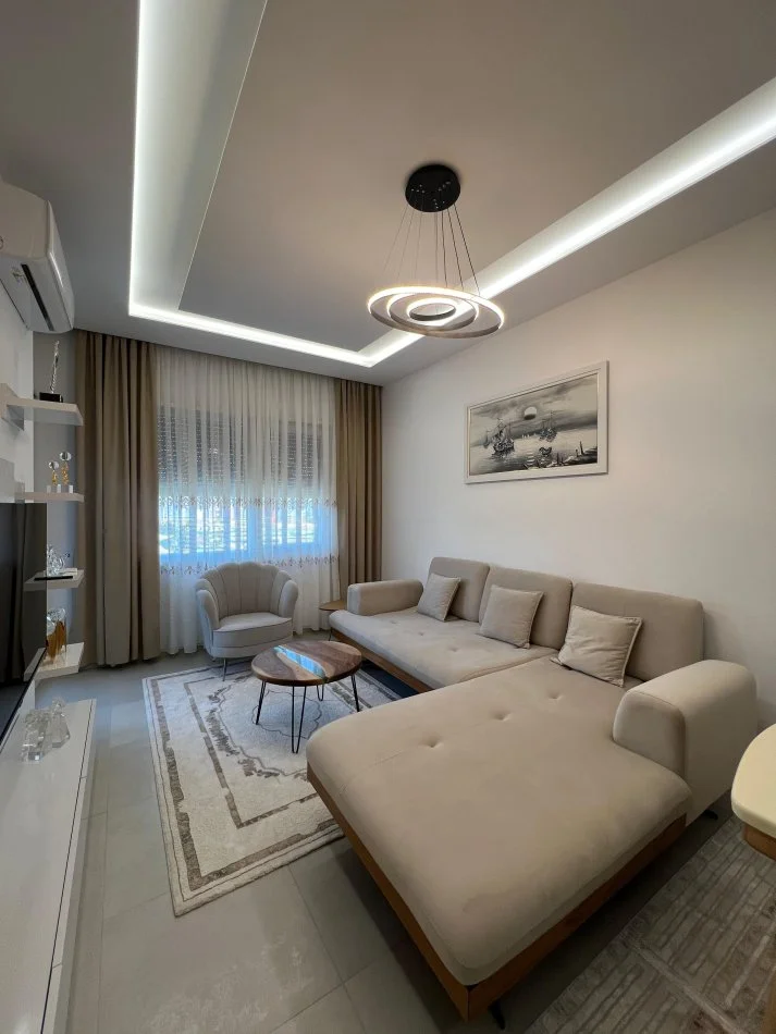 Tirane, jepet me qera apartament 2+1+Ballkon Kati 4, 750 € (Rezidenca Henke, prane Spitalit Amerikan 3)