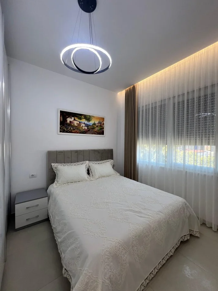 Tirane, jepet me qera apartament 2+1+Ballkon Kati 4, 82 m² 750 € (Rruga Bedri Karapici, Rezidenca Henke, prane Amerikan 3)