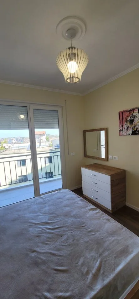 Tirane, jepet me qera apartament 1+1+Ballkon Kati 2, 55 m² 500 € (Spitalet)