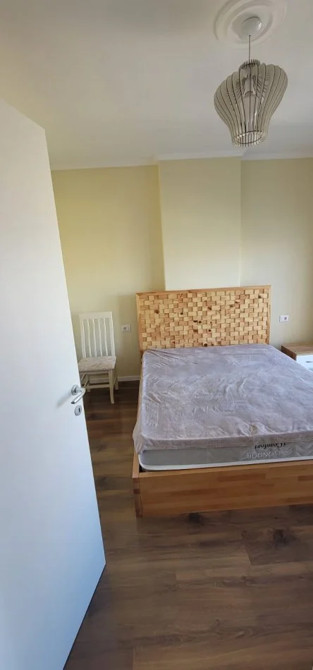 Tirane, jepet me qera apartament 1+1+Ballkon Kati 2, 55 m² 500 € (afer ministrise mbrojtjes)