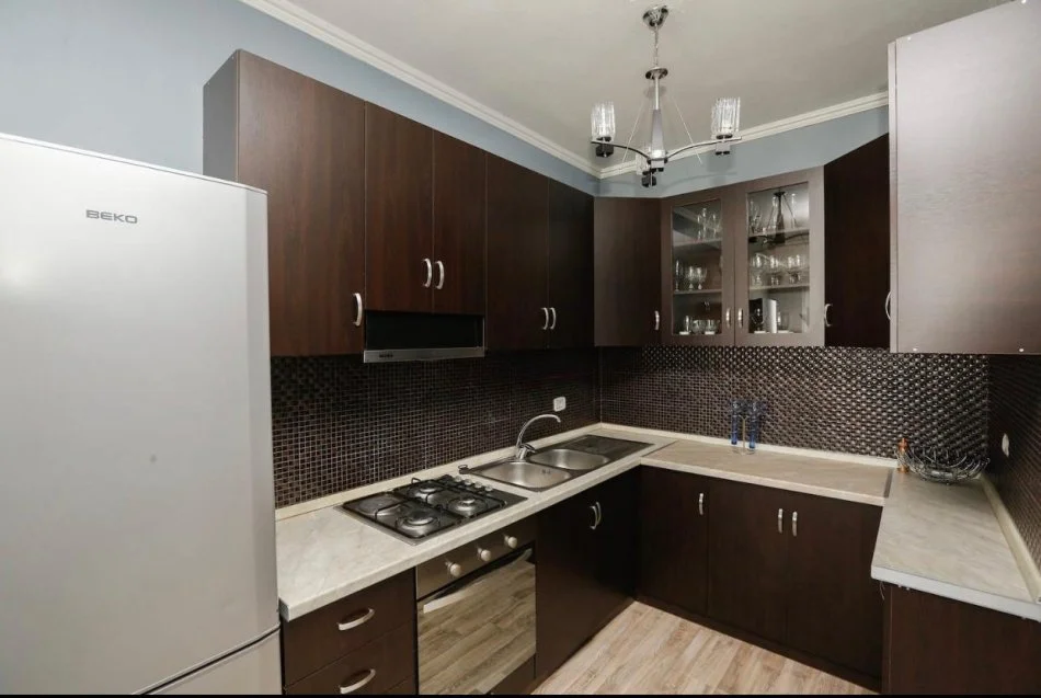 Tirane, jepet me qera apartament 3+1 Kati 11, 143 m² 900 € (Te ekspozita, Mbi trendafilin e bardh hyrja te carpet diem)