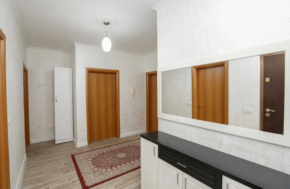 Tirane, jepet me qera apartament 3+1 Kati 11, 143 m² 900 € (Te ekspozita, Mbi trendafilin e bardh hyrja te carpet diem)