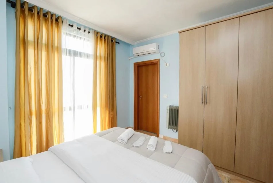 Tirane, jepet me qera apartament 3+1 Kati 11, 143 m² 900 € (Te ekspozita, Mbi trendafilin e bardh hyrja te carpet diem)