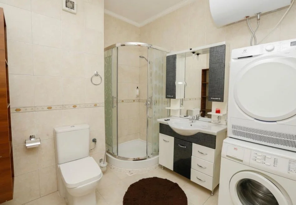 Tirane, jepet me qera apartament 3+1 Kati 11, 143 m² 900 € (Te ekspozita, Mbi trendafilin e bardh hyrja te carpet diem)