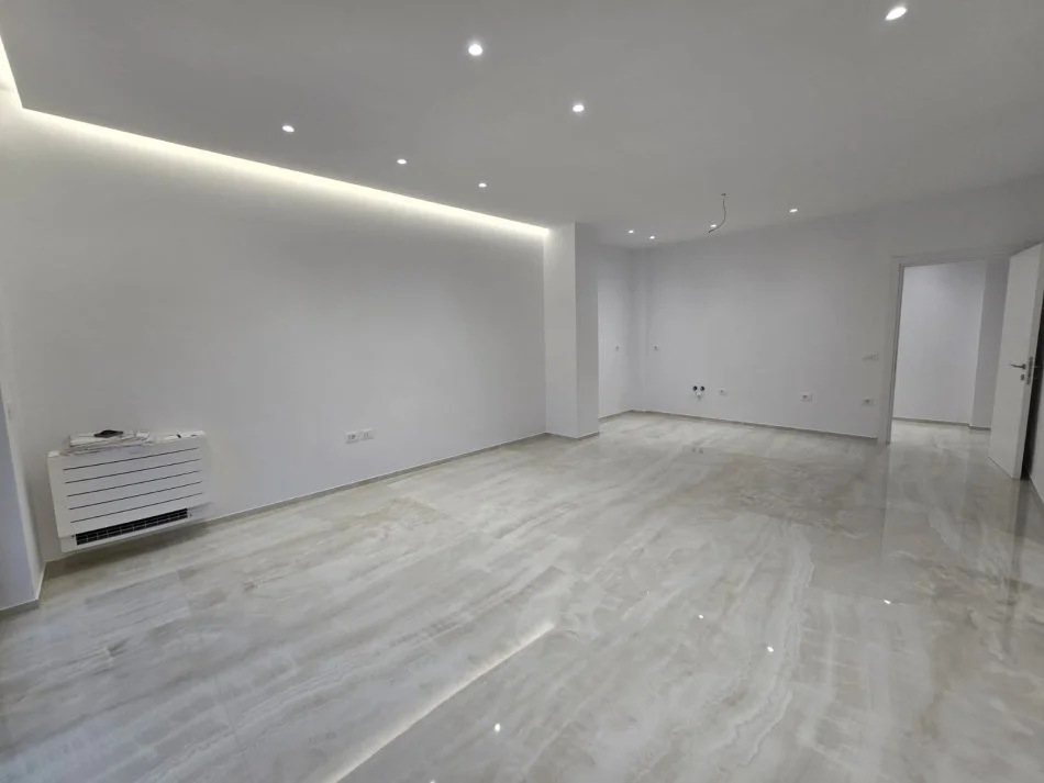 Tirane, jepet me qera apartament 2+1+Ballkon Kati 3, 112 m² 800 € 