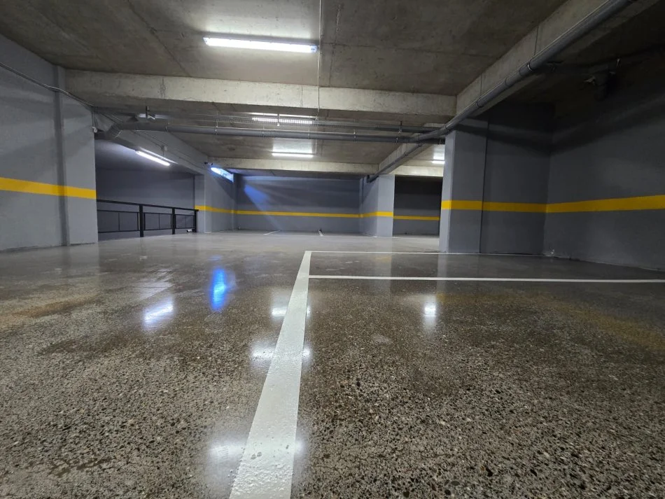 Tirane, jepet me qera apartament 2+1+Ballkon Kati 3, 112 m² 800 € 