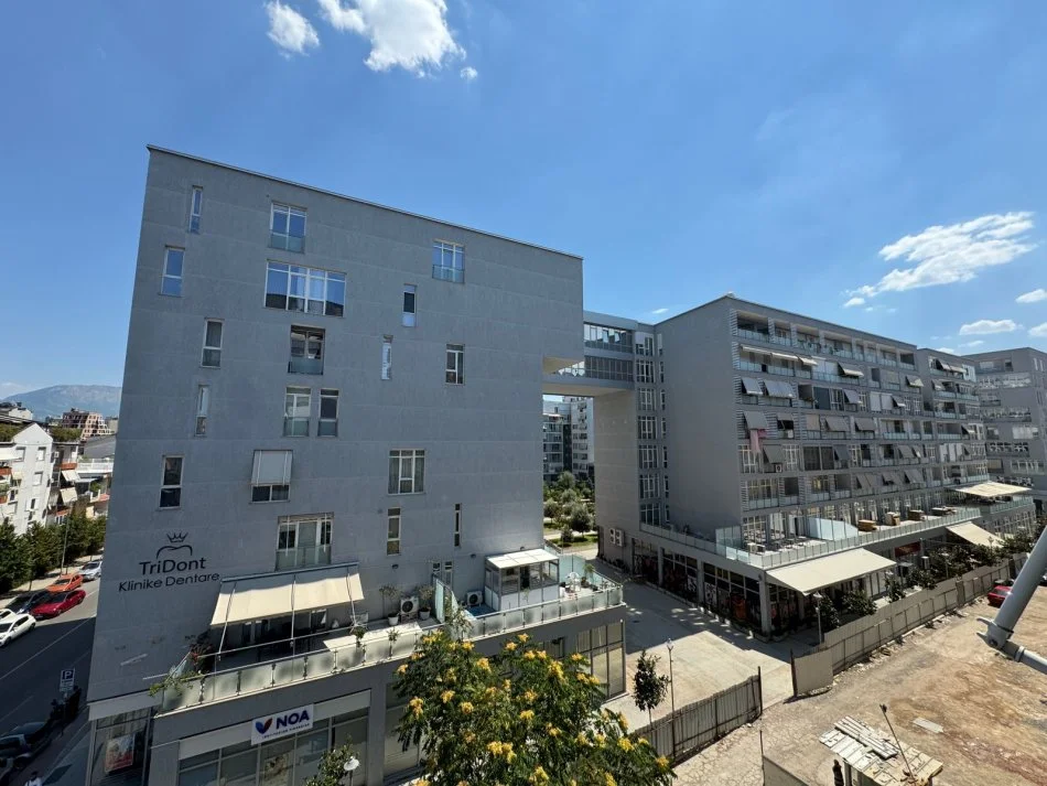 Tirane, jepet me qera apartament 2+1 Kati 4, 92 m² 1.000 € (KIka 2)