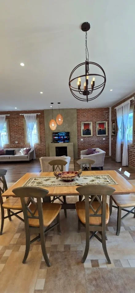 Tirane, jap me qera Vile 3+1+Aneks+Ballkon Kati 2, 2.100 € (Mullet)