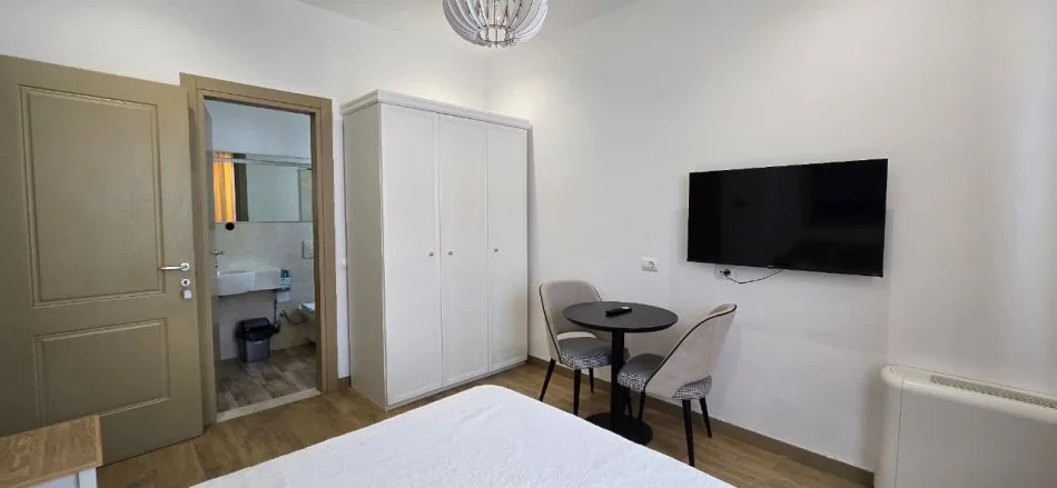 Tirane, jap me qera Vile 3+1+Aneks+Ballkon Kati 2, 2.100 € (Mullet)