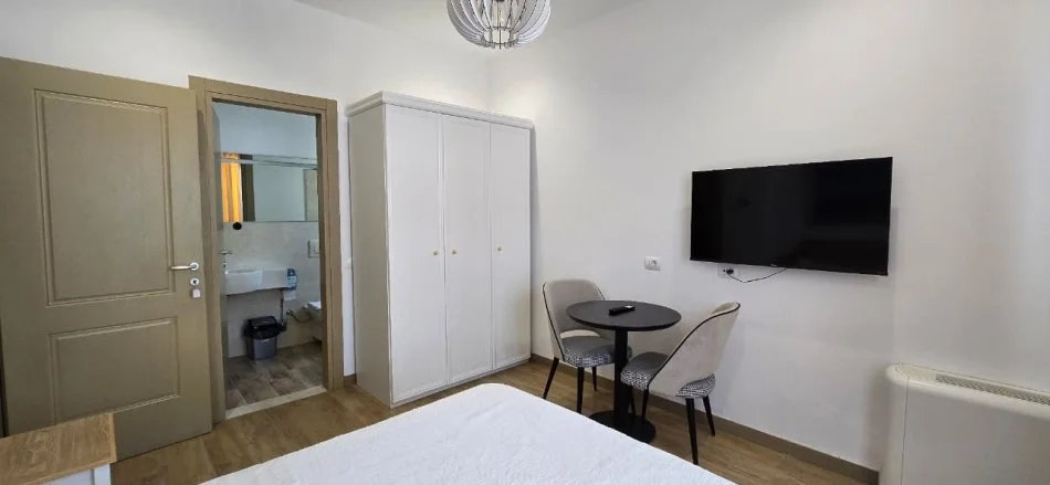 Tirane, jap me qera Vile 3+1+Aneks+Ballkon Kati 2, 2.100 € (Mullet)