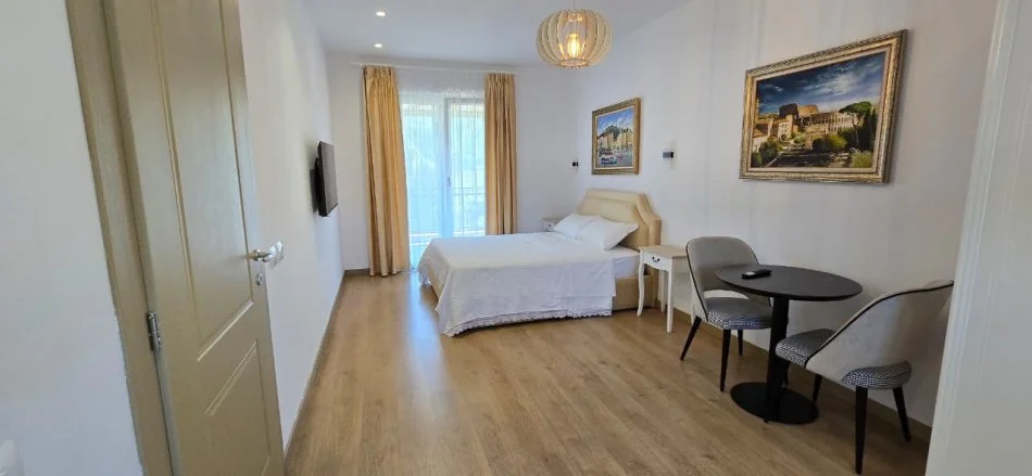 Tirane, jap me qera Vile 3+1+Aneks+Ballkon Kati 2, 2.100 € (Mullet)